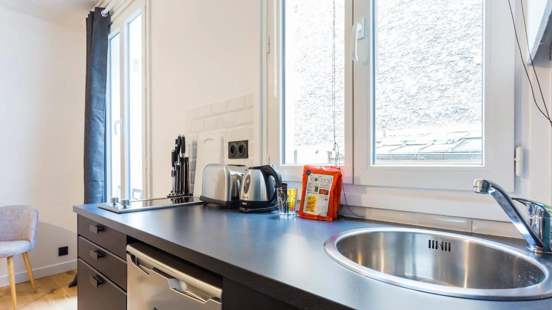 Cozy Studio In The Heart Of Paryż